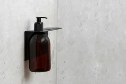 Beslag Design Base - Sæbepumpeholder Triple^ Badeværelsestilbehør