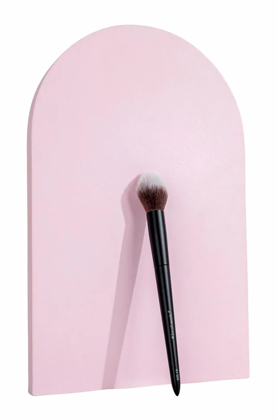 Brushworks No. 13 Highlight Brush^ Makeupbørster