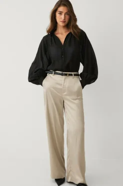 Hot Collection Gennemsigtig bluse med v-hals Dame Skjorter & Bluser