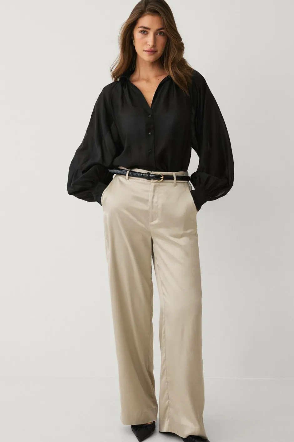Hot Collection Gennemsigtig bluse med v-hals Dame Skjorter & Bluser