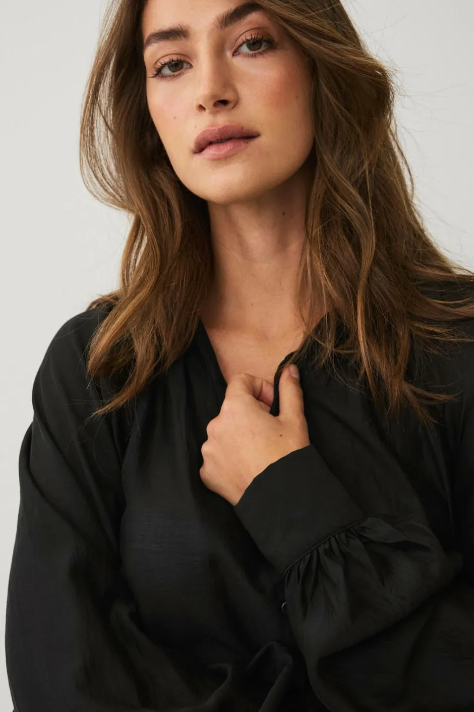 Hot Collection Gennemsigtig bluse med v-hals Dame Skjorter & Bluser