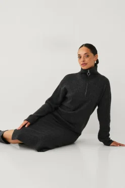 Clearance Collection Glatstrikket kjole med høj krave Dame Kjoler