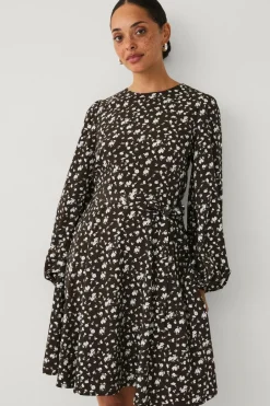 Outlet Collection Kjole med slips Dame Kjoler