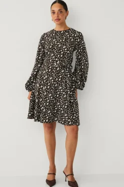 Outlet Collection Kjole med slips Dame Kjoler