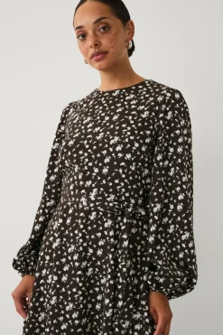 Outlet Collection Kjole med slips Dame Kjoler