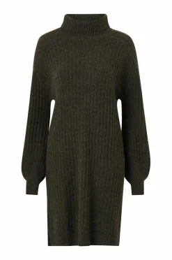 Outlet Collection Ribstrikket kjole med polokrave Dame Kjoler