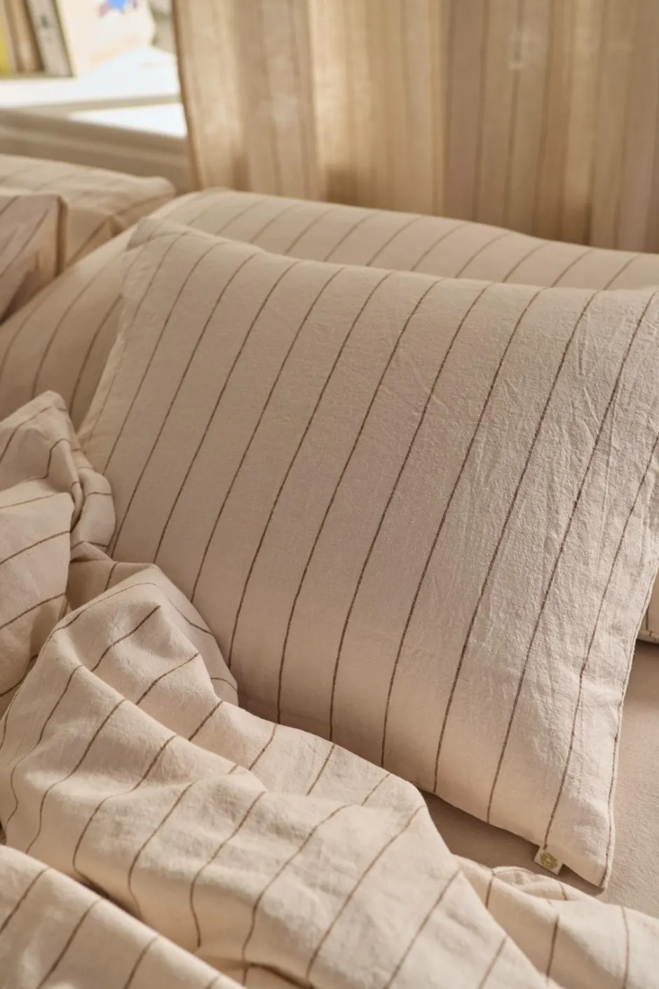Discount Home Pudebetræk Elly Thin Stripe i genanvendt halvlinned Pudebetræk
