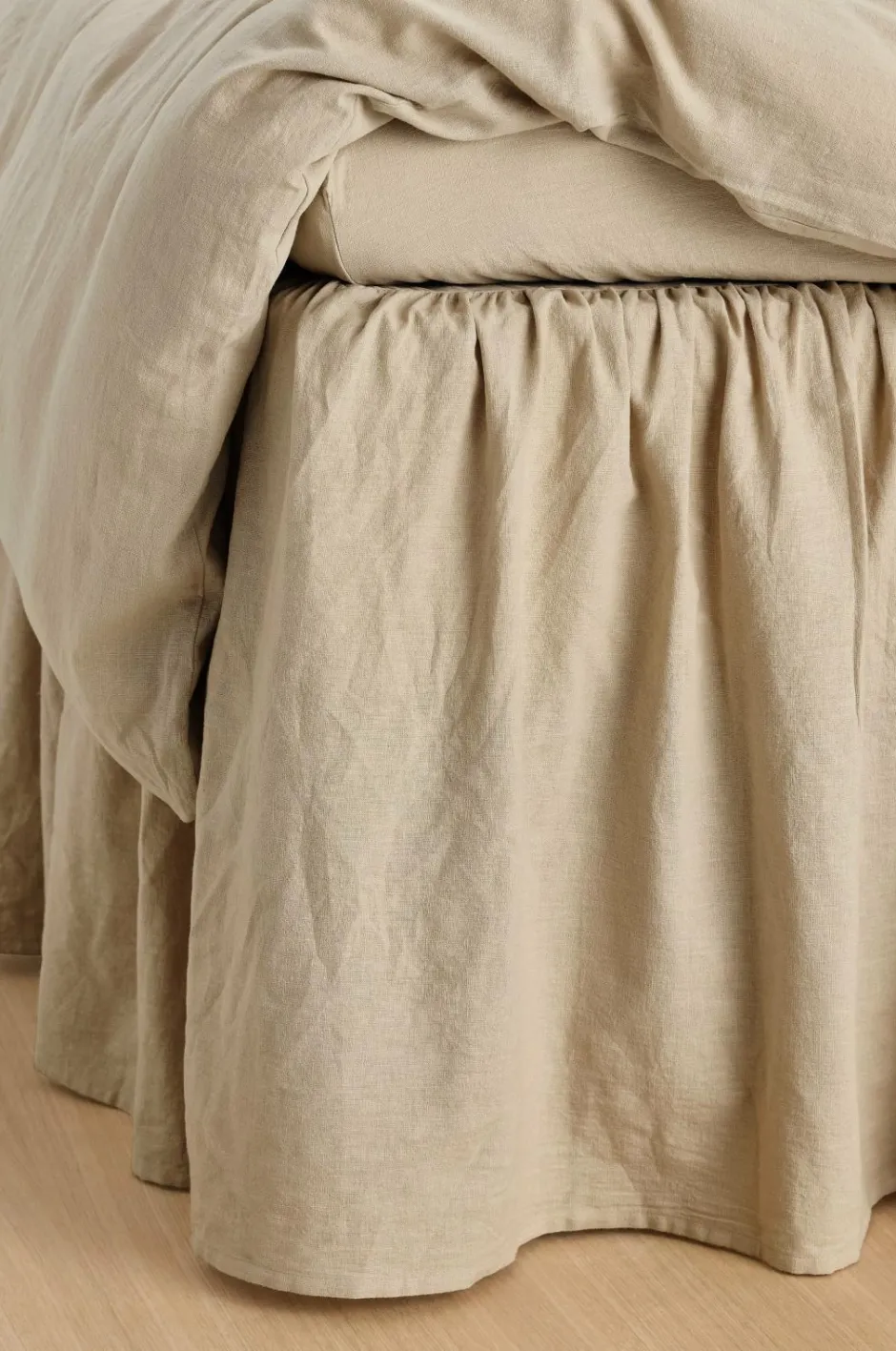 Outlet Home Sengekappe Elly Frilled i genanvendt halvlinned Sengekapper