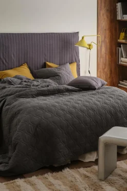 Home Sengetæppe Elly Quilted i genanvendt halvlinned Sengetæpper