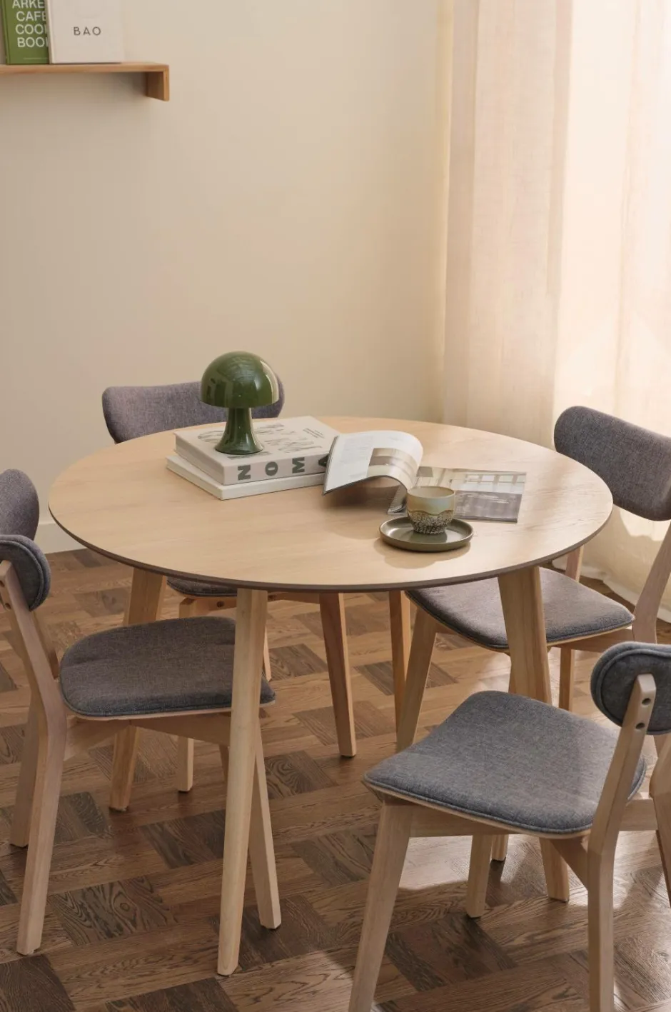 Ellos Home Spisegruppe Ridney med 1 bord + 4 stole med polstring^ Spisegrupper