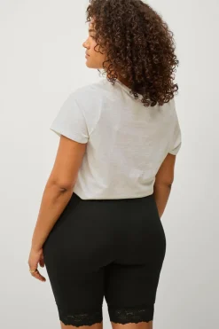 Clearance Plus collection Korte cykelshorts med blondekant Dame Shorts
