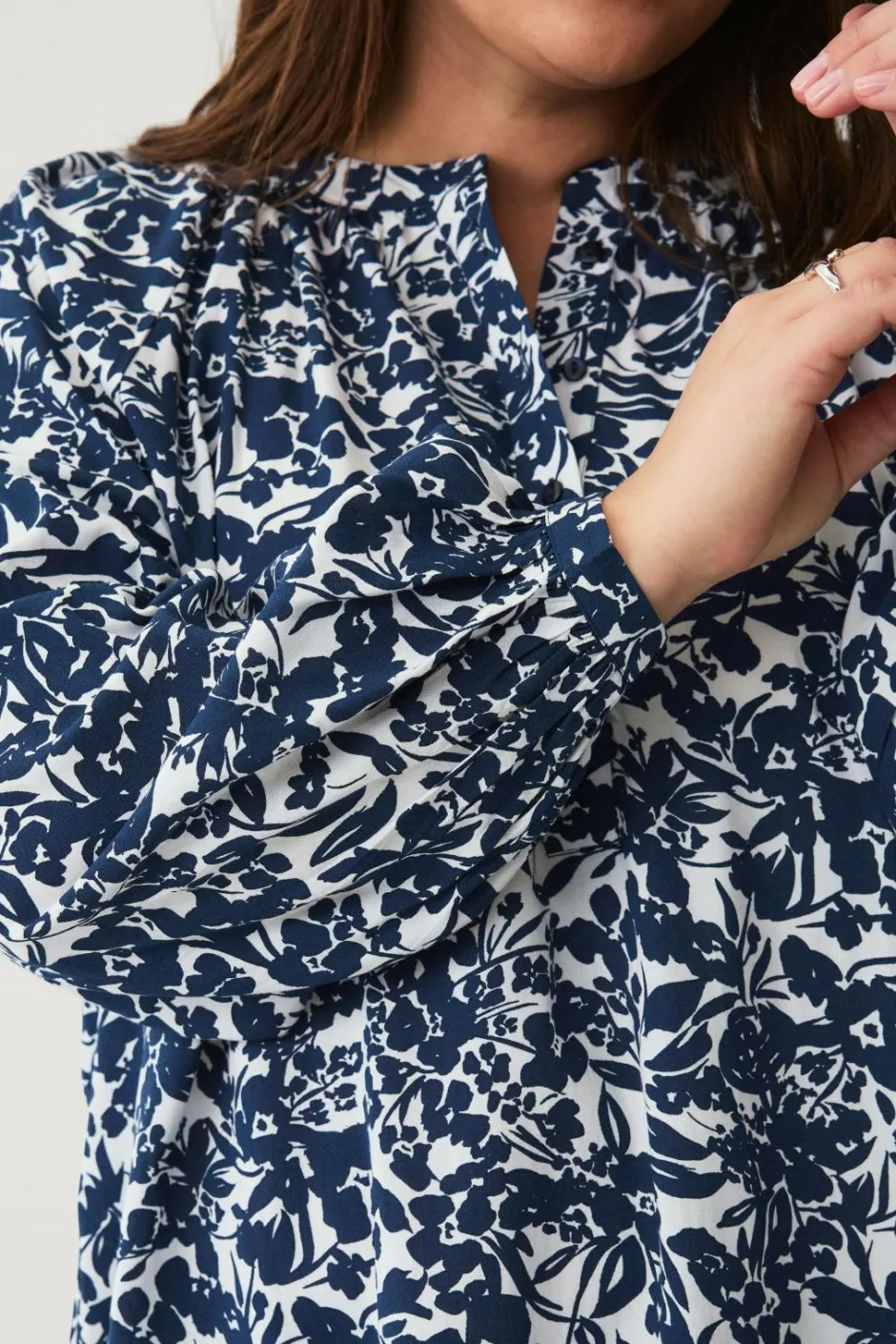 Ellos Plus collection Bluse med ballonærmer^Dame Skjorter & Bluser