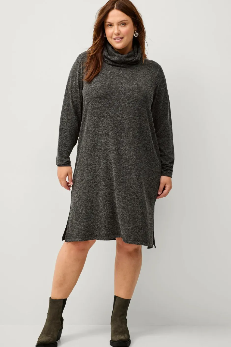 Ellos Plus collection Strikket kjole med turtleneck^Dame Kjoler