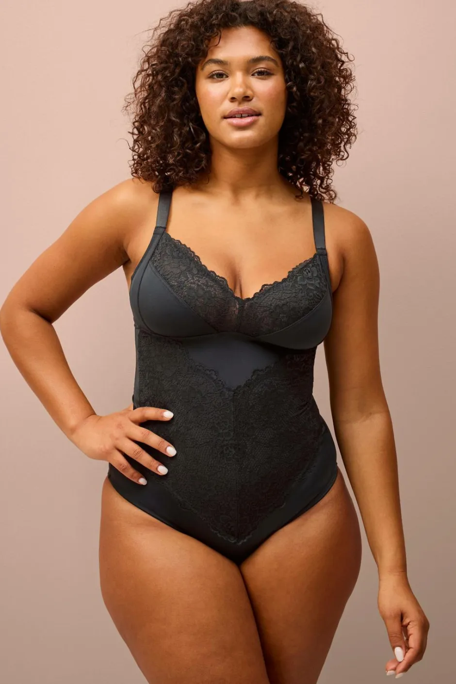 Sale Plus collection Shapingbody med blondedetaljer - medium støtte Dame Shaping