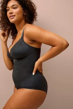 Sale Plus collection Shapingbody med blondedetaljer - medium støtte Dame Shaping