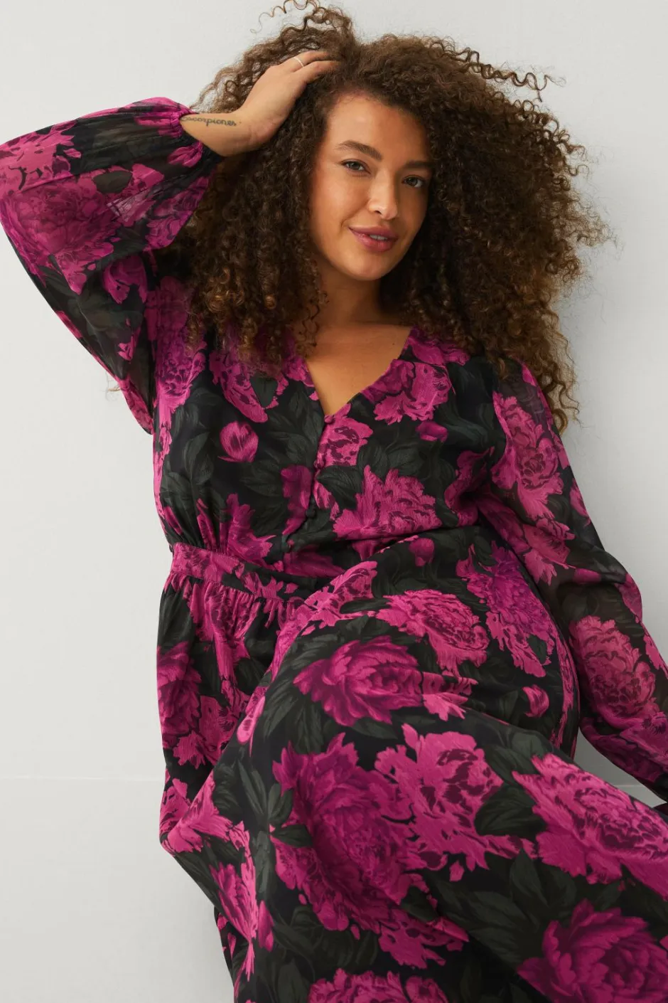 Ellos Plus collection Kjole i chiffon med ballonærme^Dame Kjoler
