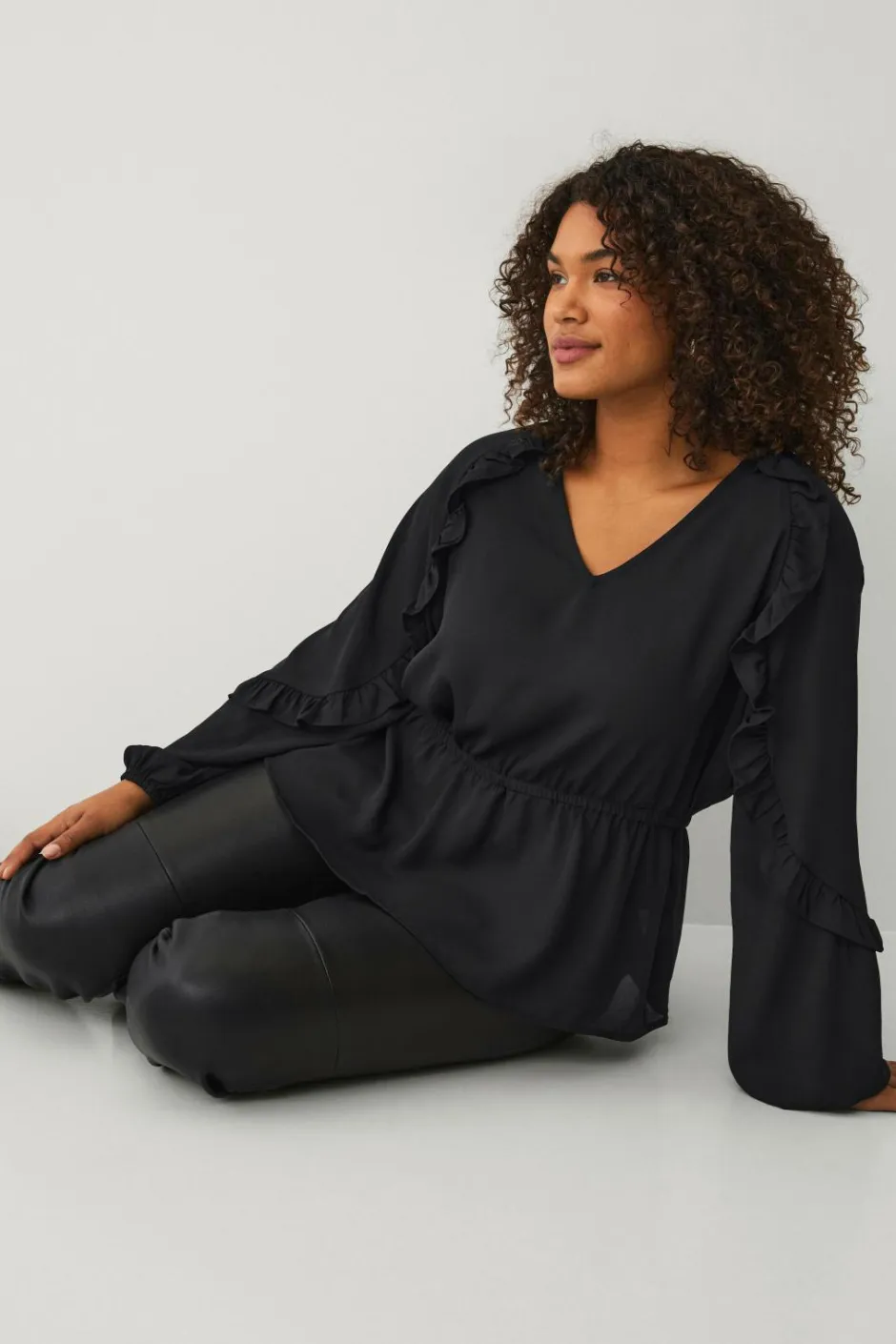 Ellos Plus collection Bluse med volanter^Dame Skjorter & Bluser