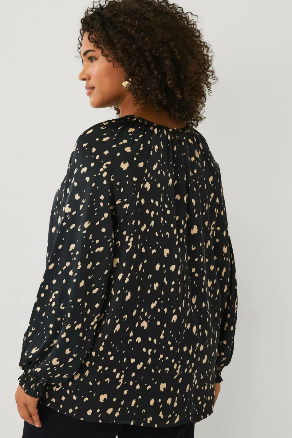 Outlet Plus collection Bluse i satin Dame Skjorter & Bluser