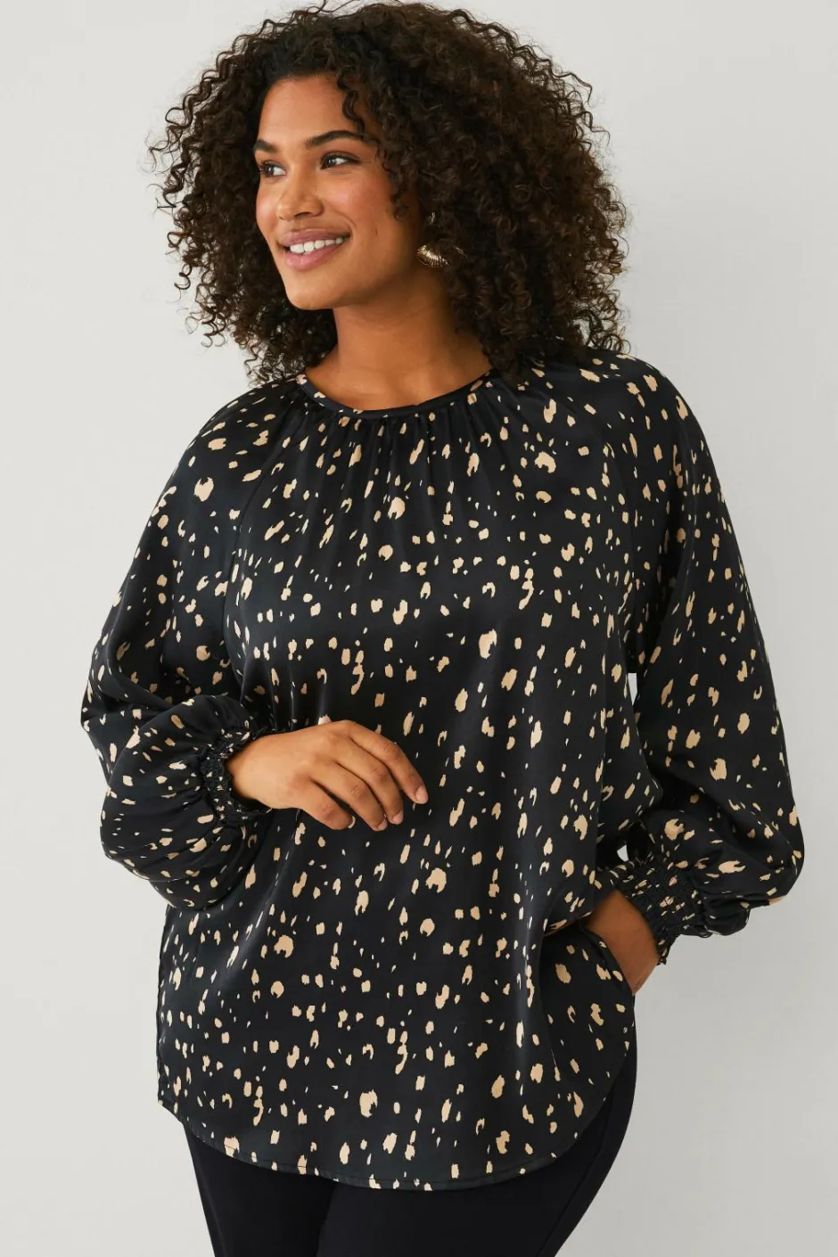 Outlet Plus collection Bluse i satin Dame Skjorter & Bluser