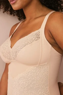 Sale Plus collection Shapingbody med blondedetaljer - medium støtte Dame Shaping