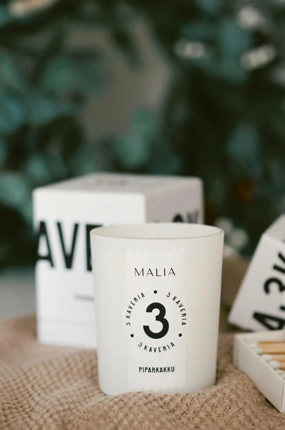 Malia Pepparkaka Holiday Candle^ Dufte|Gaveæsker