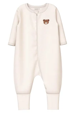Sale baby Pyjamasoverall nbnNightsuit Zip FF Pumice Bear 2-pak Børn Nattøj & Homewear