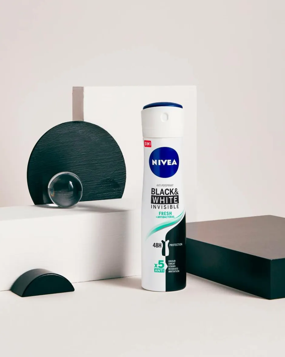 Nivea Black & White Fresh Spray 150 ml^ Kropspleje