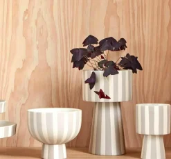 OYOY Living Design Urtepotte Living højde 24 cm^ Potteskjulere