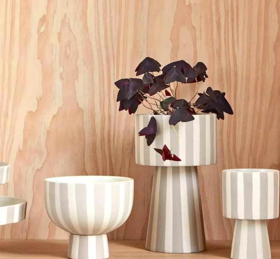 OYOY Living Design Urtepotte Living højde 24 cm^ Potteskjulere