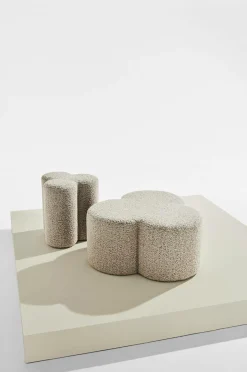 Pastill Bodhi puf i bouclé ø 70 cm^ Puffer & Fodskamler