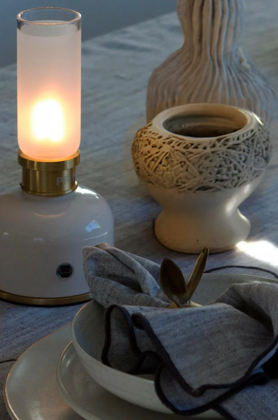 New Bordlampe Frida Bordlamper