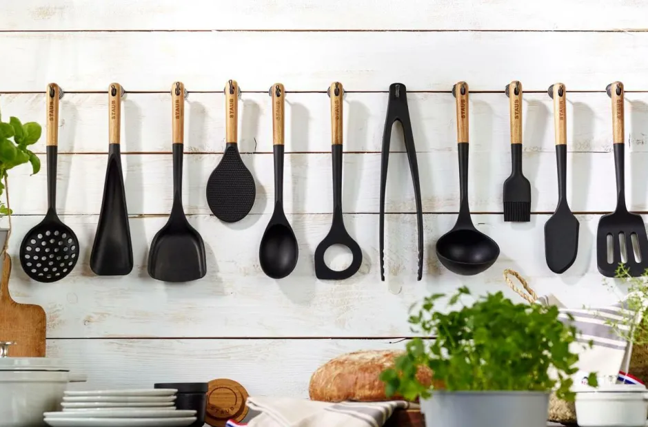 Staub Degskraber 30 cm silikone^ Bagetilbehør & Bageredskaber