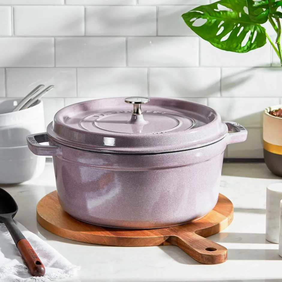 Staub Gjutjärnsgryta 26 cm^ Pander & Gryder