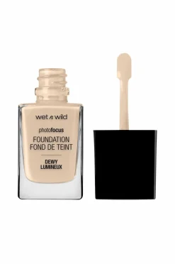 Clearance Photo Focus Dewy Foundation Ansigt